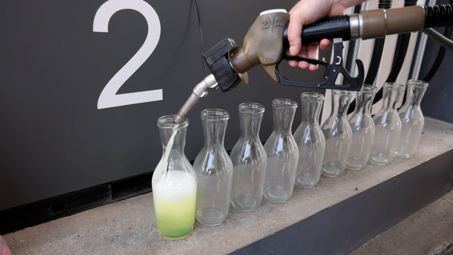 Employees of the Environmental Supervision Department Inspect Automotive Fuel Quality