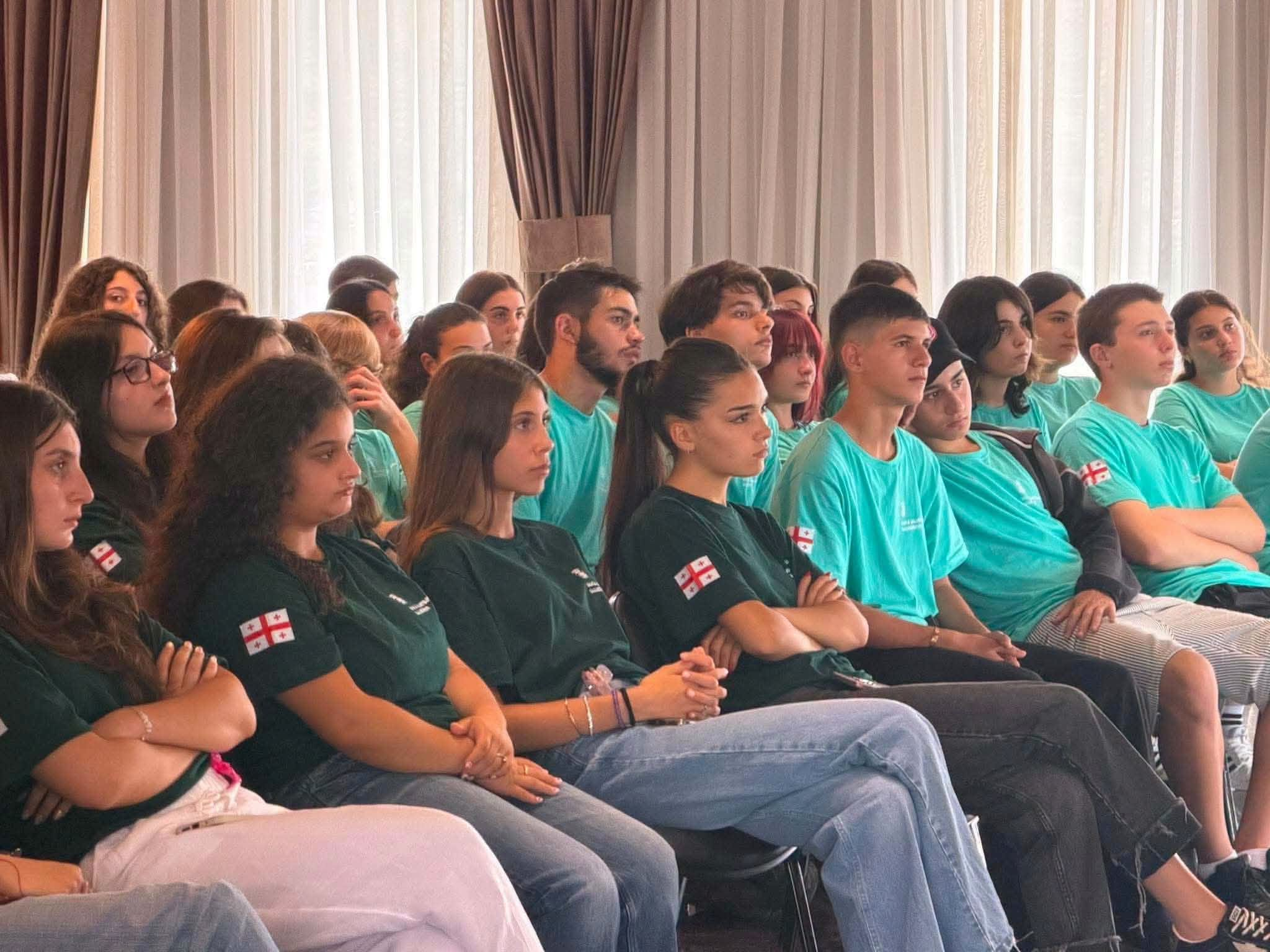 გარემოსდაცვითი ზედამხედველობის დეპარტამენტმა ახალგაზრდული ბანაკის მონაწილეებთან საინფორმაციო შეხვედრა გამართა